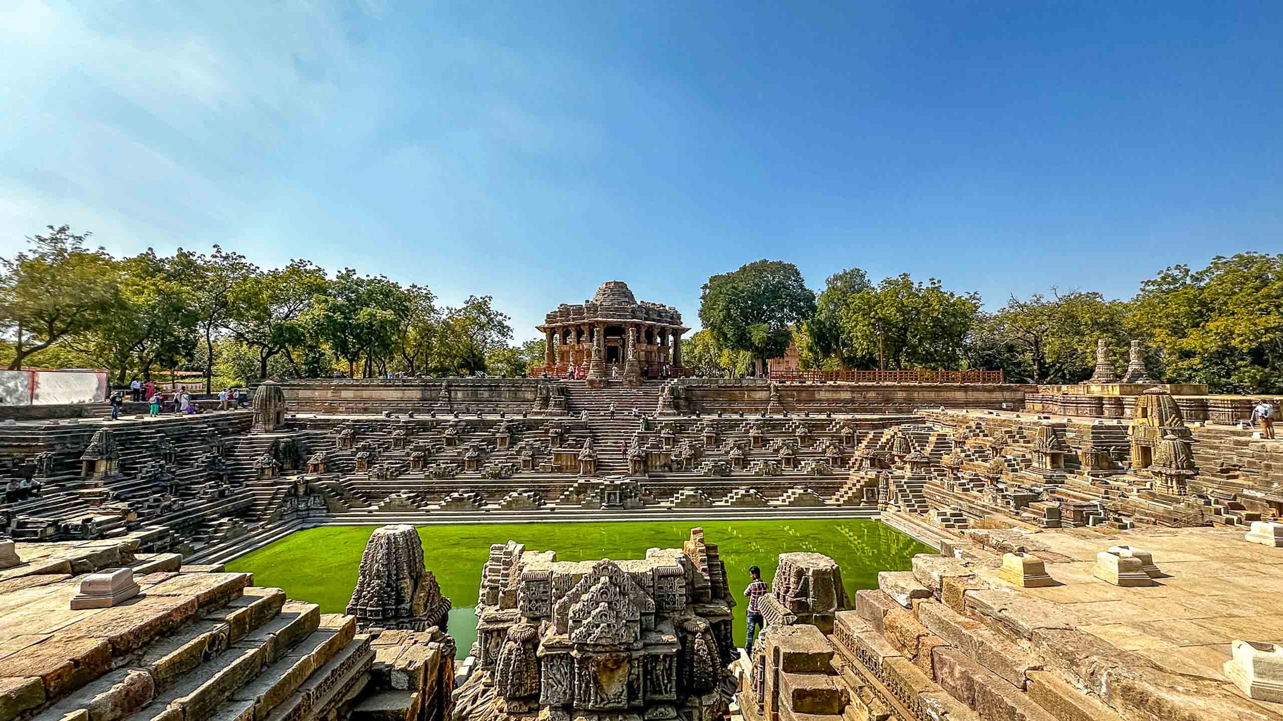 Modera Bajana